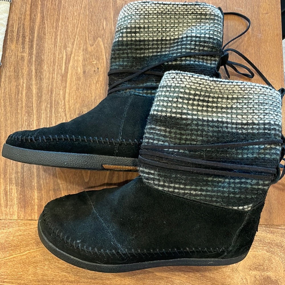 Toms Nepal Knit and Suede Boots - 6.5